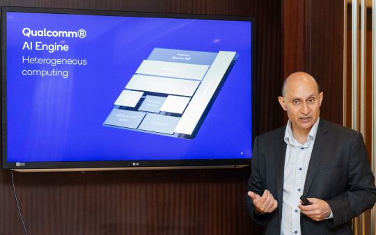 두르가 말라디 퀄컴 수석 부사장 겸 기술 기획 및 엣지 솔루션 부문 본부장이 발표하고 있다. 퀄컴 제공